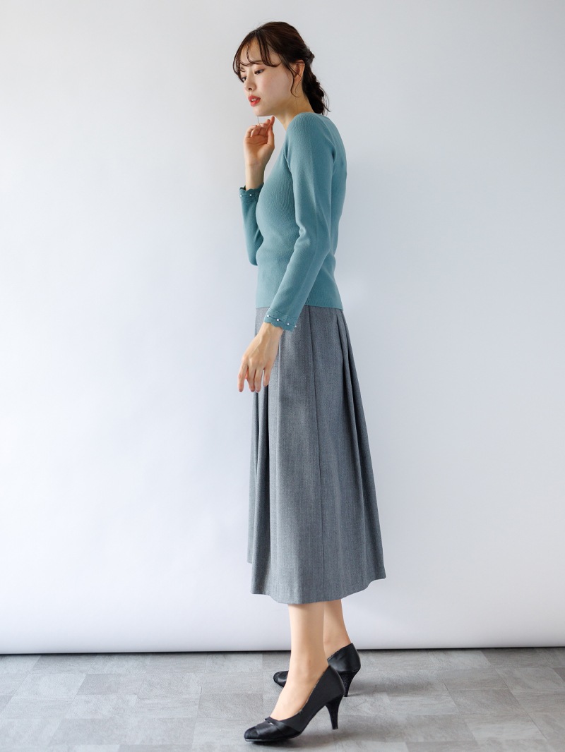 【70％OFF】端ピコ パール刺繍丸首ニット