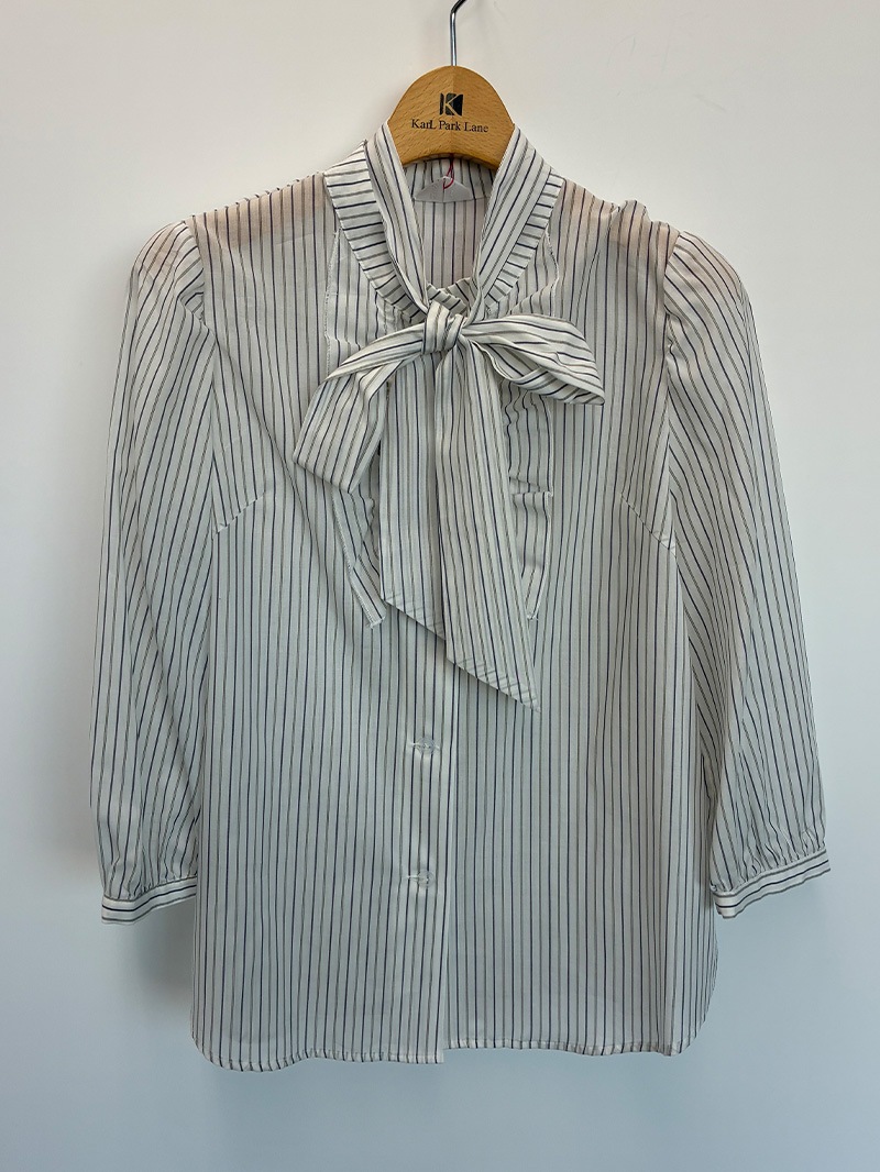 【20％OFF】ストライプリボン付シャツブラウス