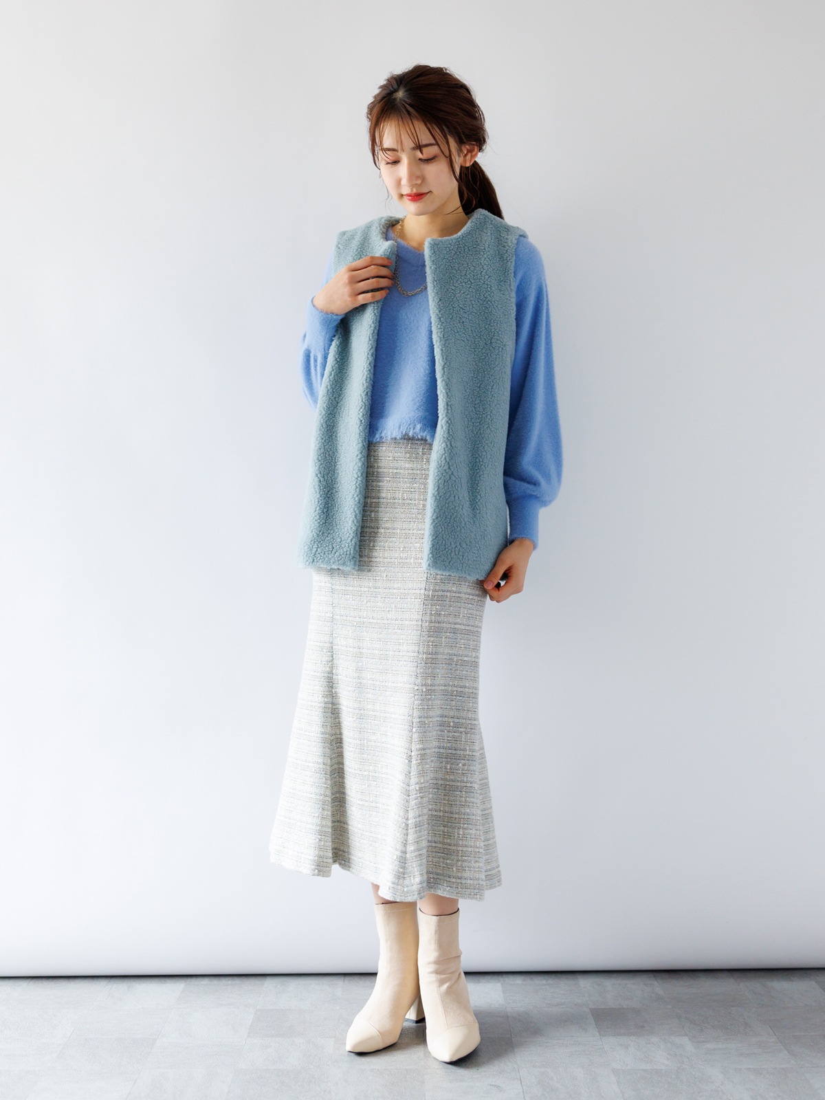 【70％OFF】ミンクライクファーフリンジVネックニット