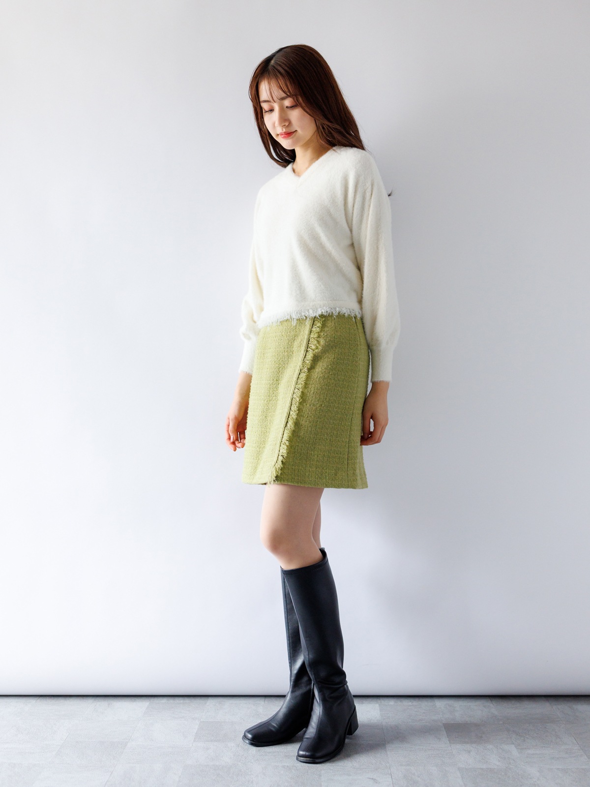 【70％OFF】ミンクライクファーフリンジVネックニット