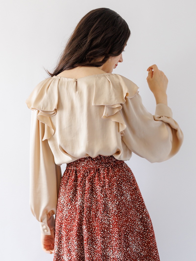 ヴィンテージサテンラッフルブラウス＜アウトレット均一価格＞
