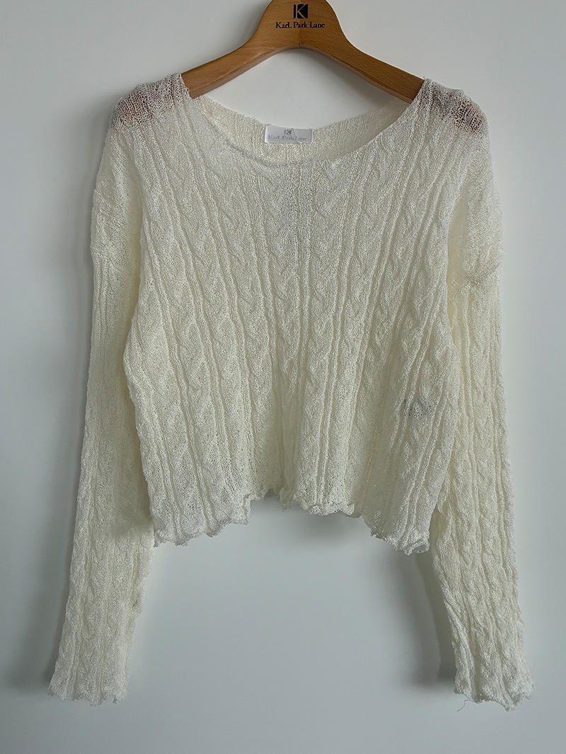 【20%OFF】ケーブル編み透かし丸首ニット