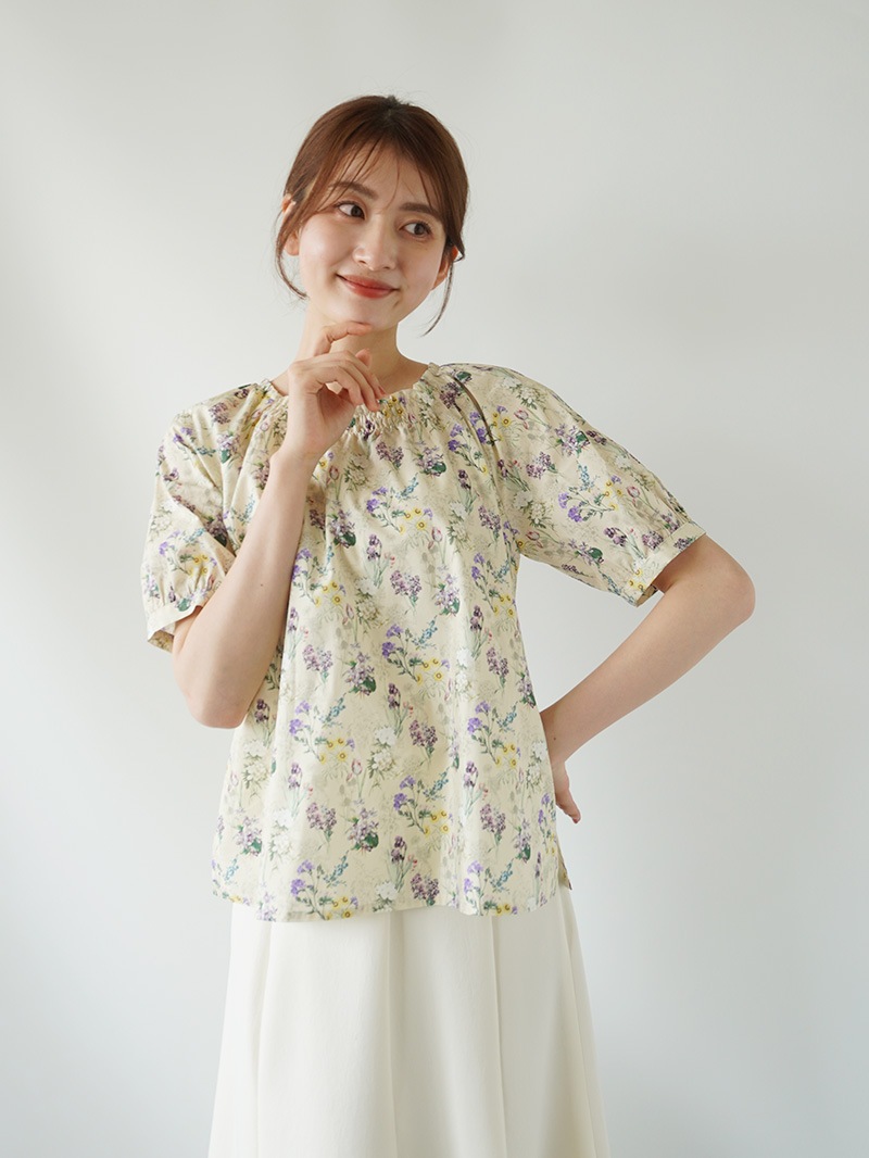 【30％OFF】花柄プリントシャーリングブラウス