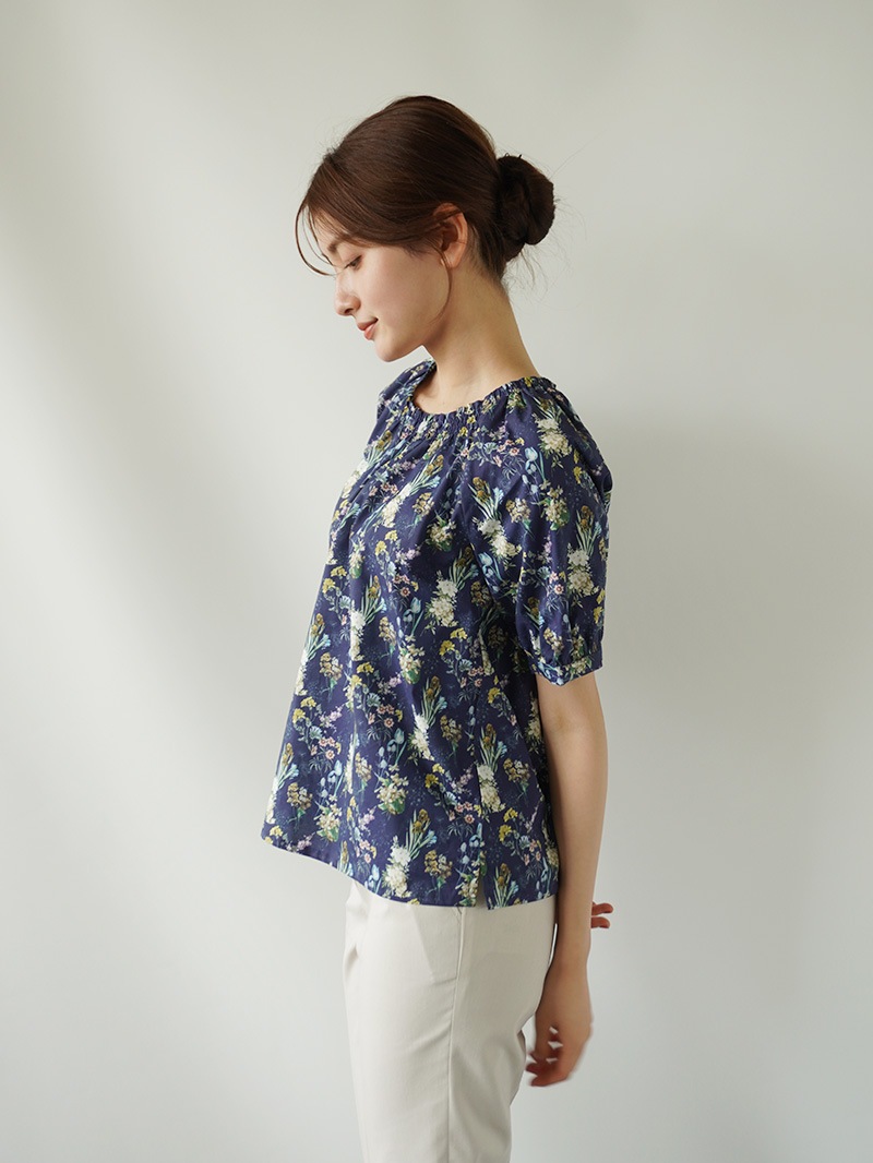 【30％OFF】花柄プリントシャーリングブラウス