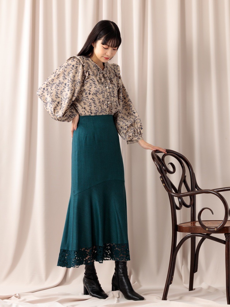 小花プリントビブディティールビッグスリーブブラウス＜アウトレット均一価格＞