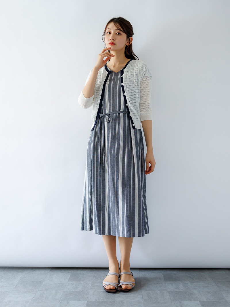 透かし柄丸首カーディガン