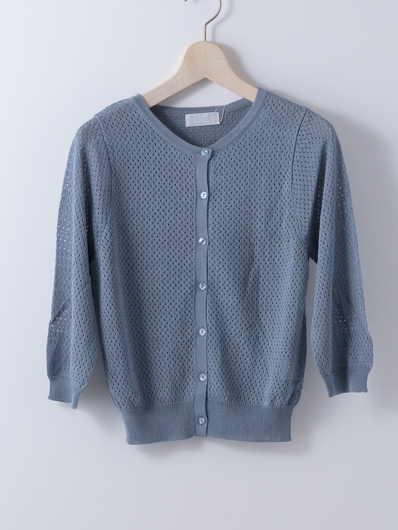 透かし柄丸首カーディガン