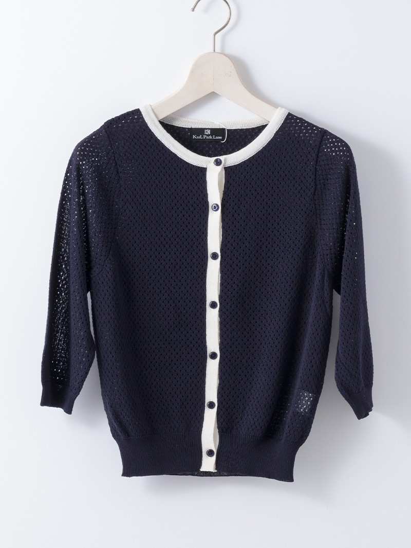 透かし柄丸首カーディガン