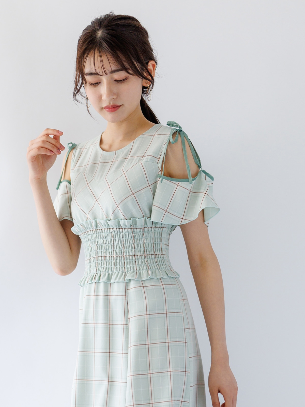 【限定70%OFF】チェック肩あきワンピース