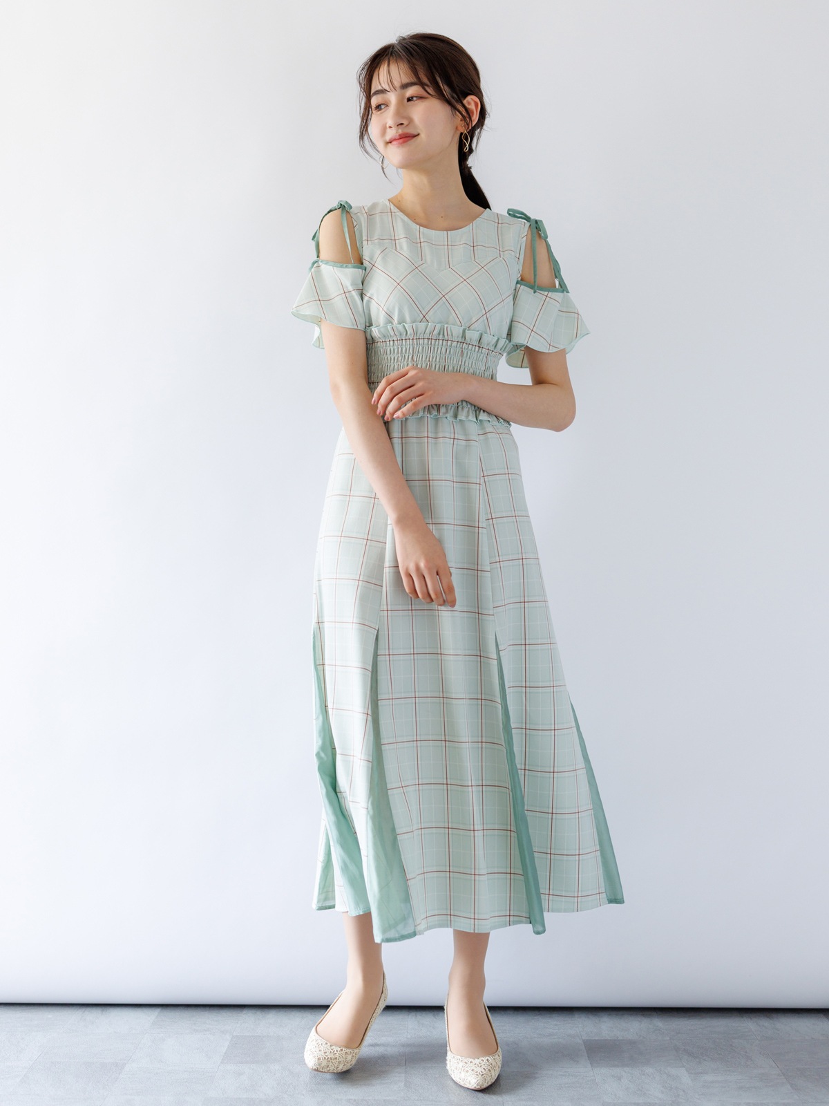 【限定70%OFF】チェック肩あきワンピース
