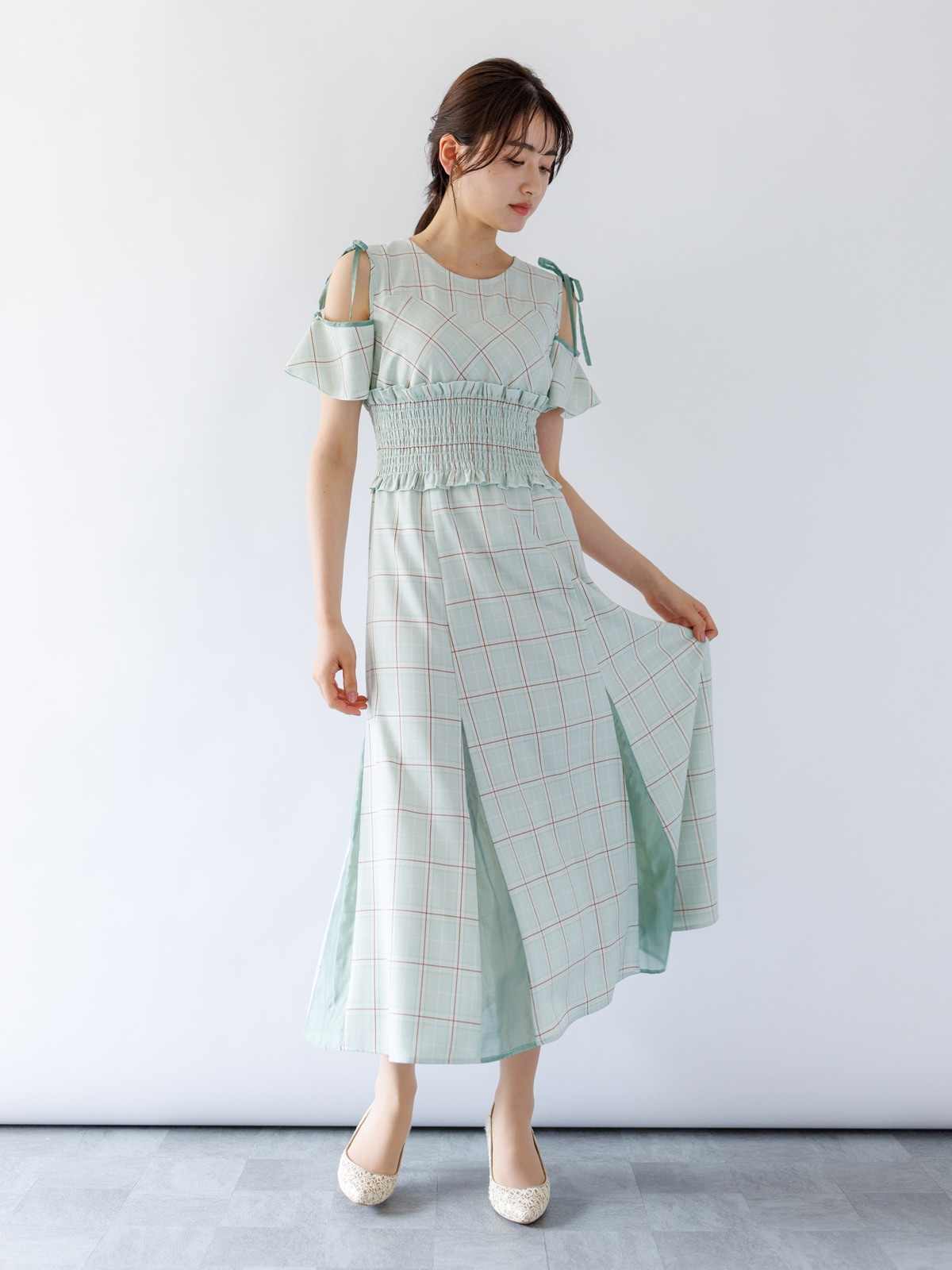 【限定70%OFF】チェック肩あきワンピース