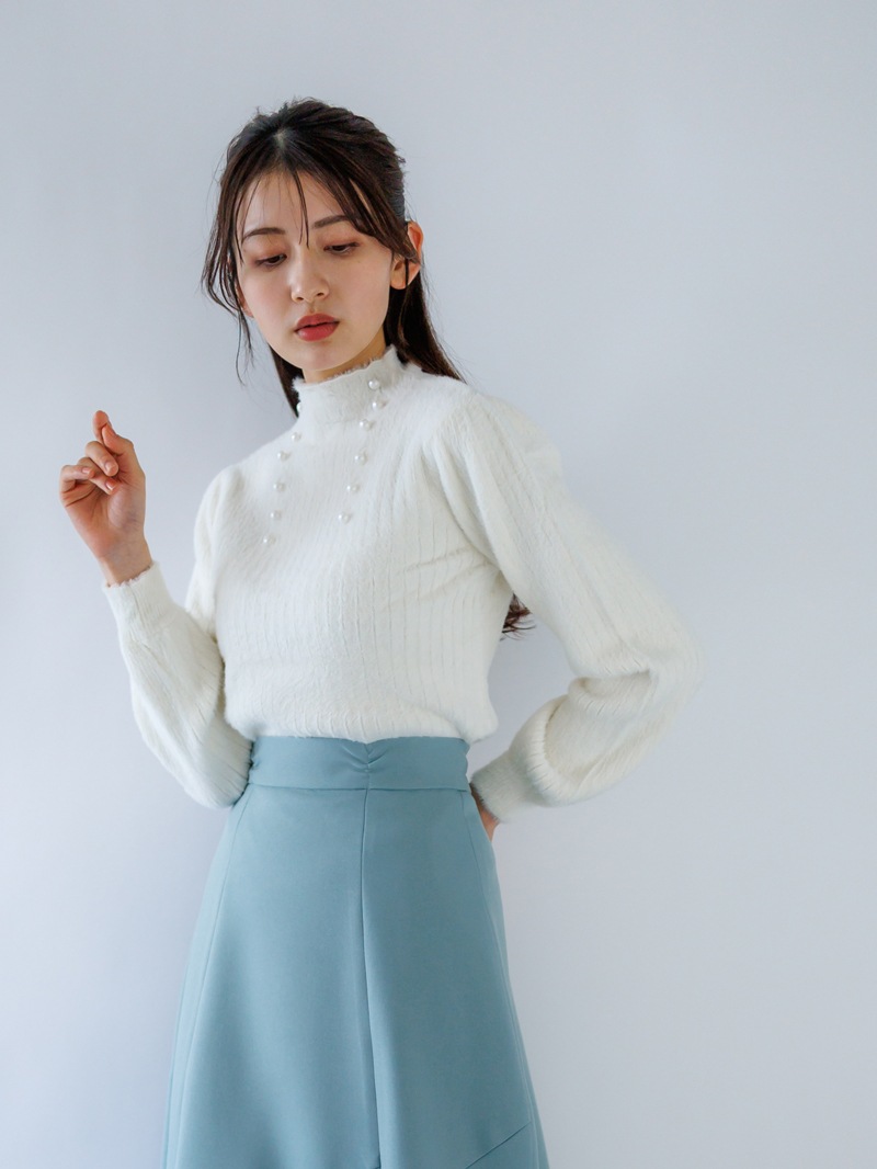 【50%OFF】ミンクライクファーパール釦付きリブハイネックニット