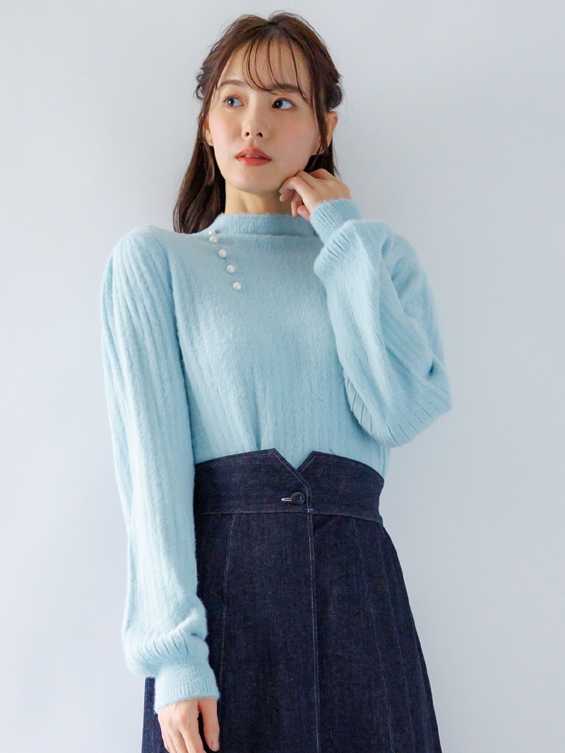 【50%OFF】ミンクライクファーパール釦付きリブハイネックニット