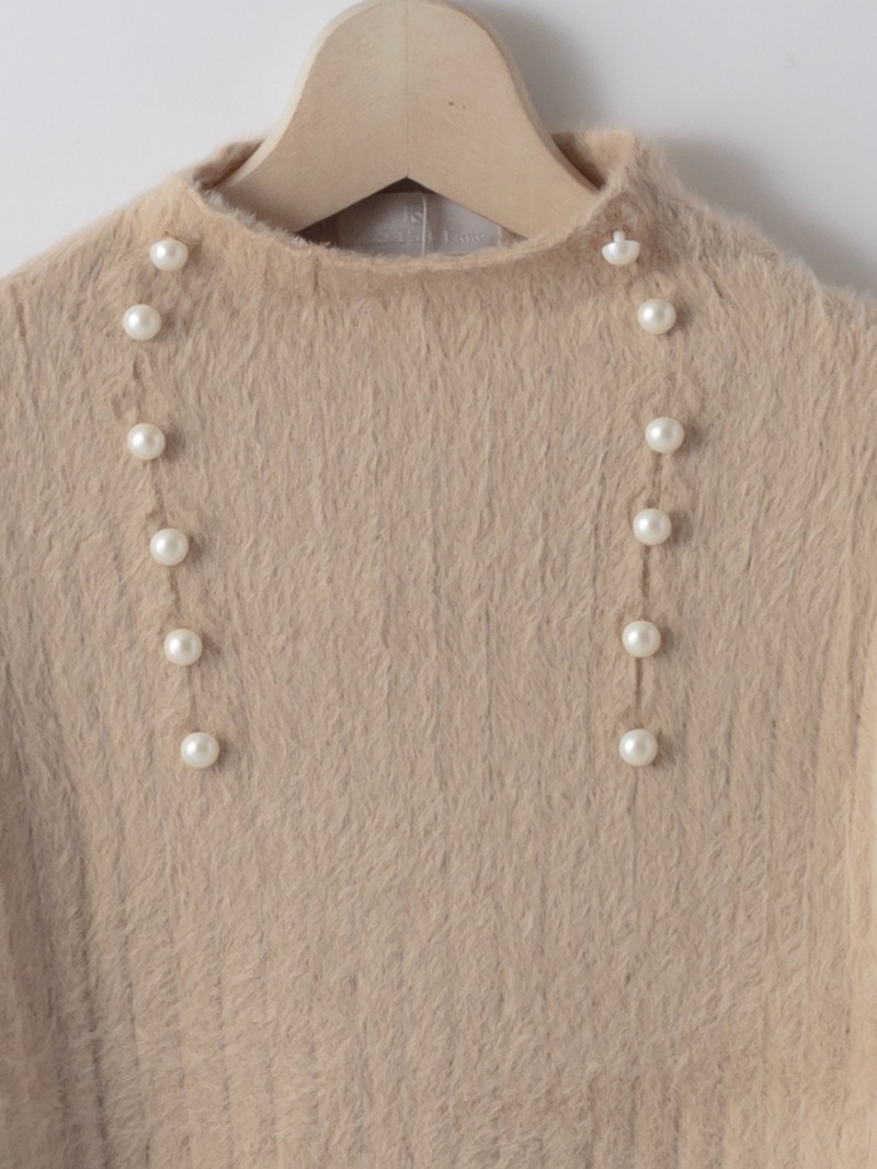 【50%OFF】ミンクライクファーパール釦付きリブハイネックニット