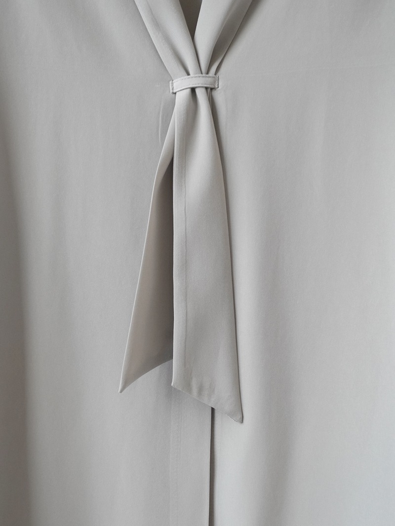 長袖プリーツタイ付きブラウス＜アウトレット均一価格＞