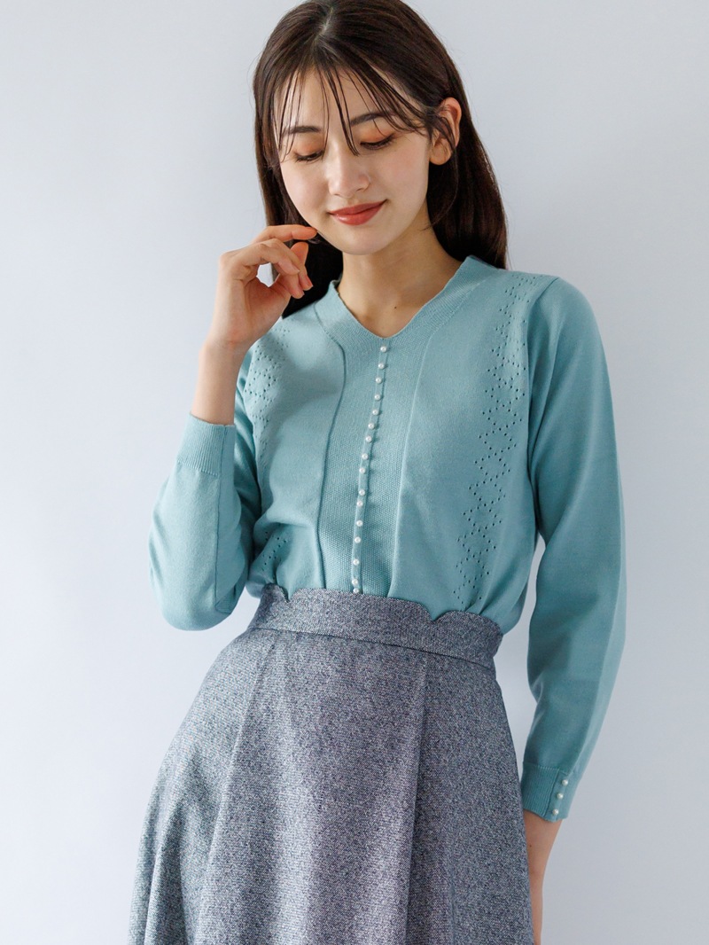 【70％OFF】前立てパール付Vネックニット