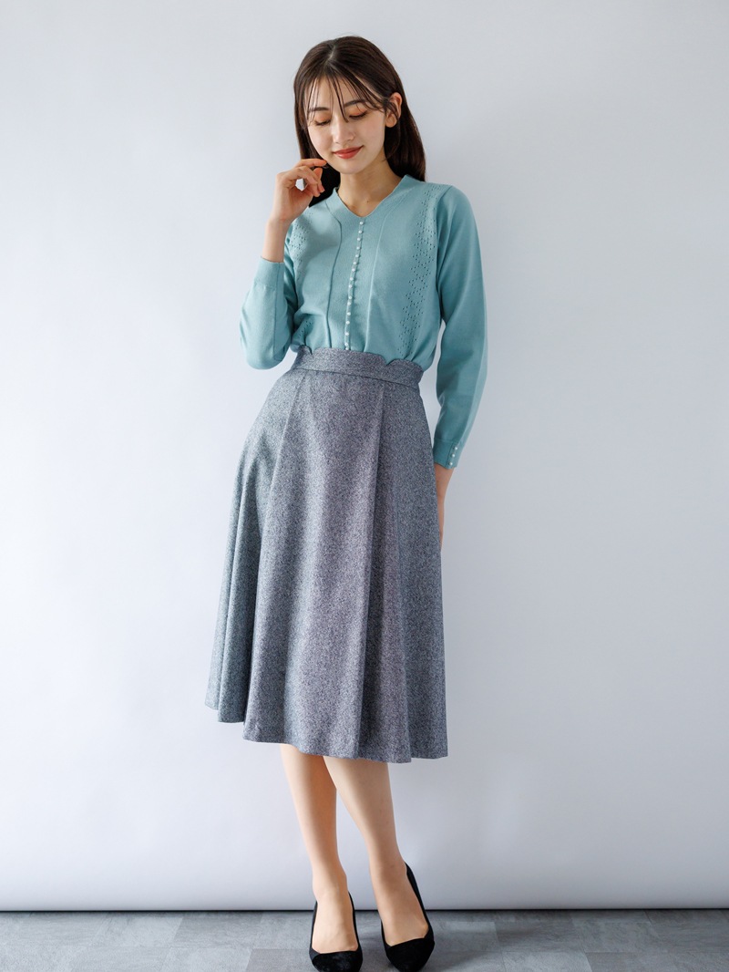 【70％OFF】前立てパール付Vネックニット