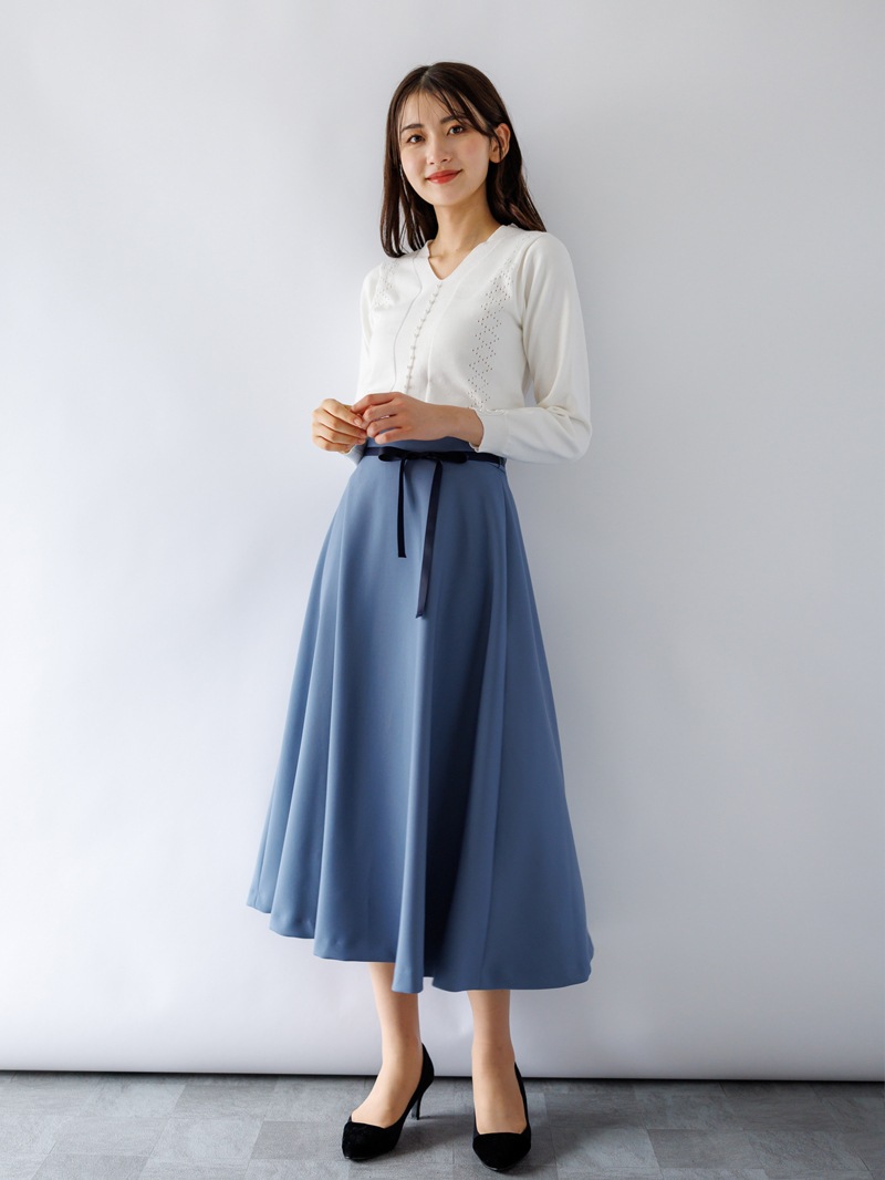 【70％OFF】前立てパール付Vネックニット