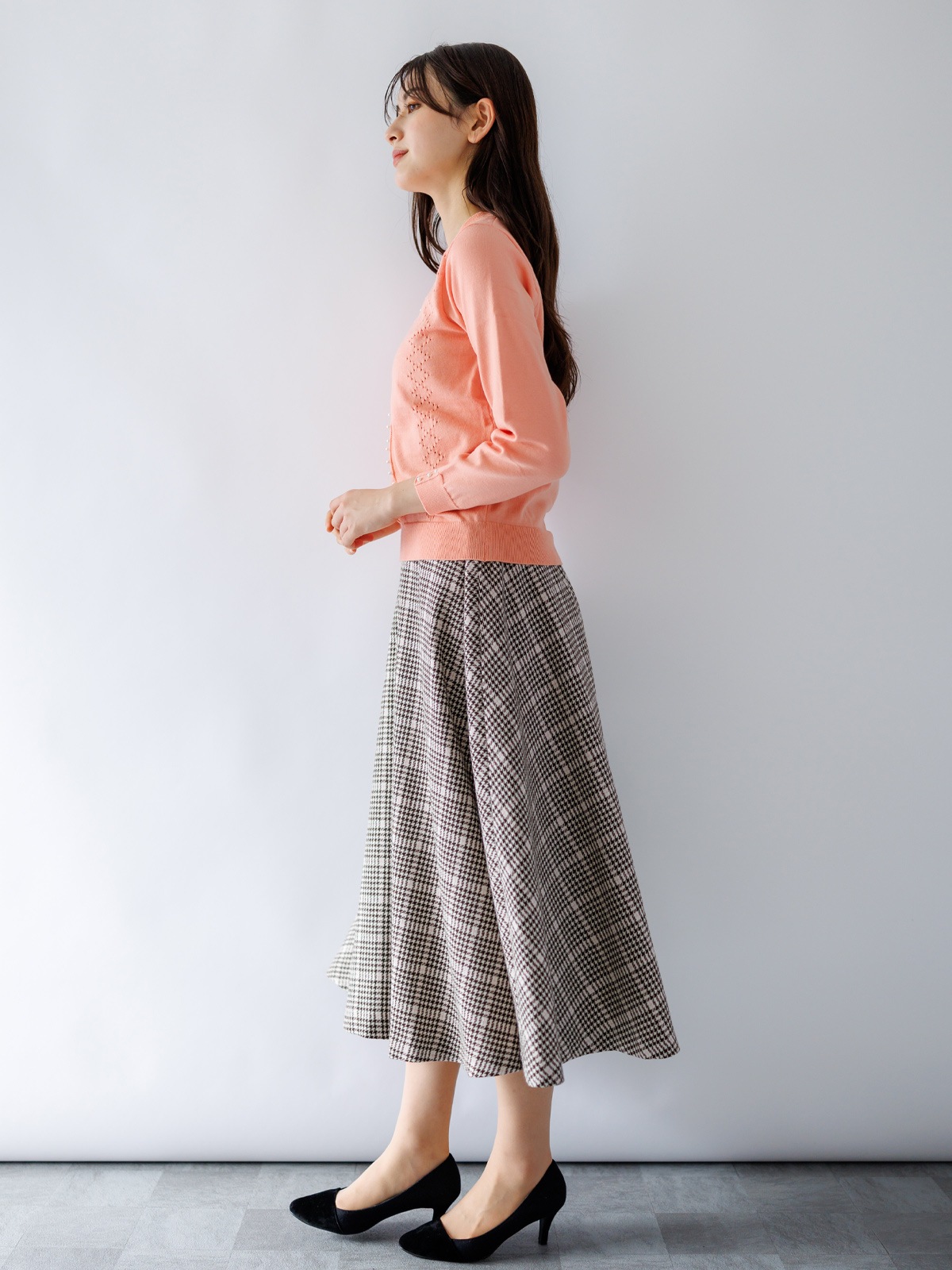 【70％OFF】前立てパール付Vネックニット