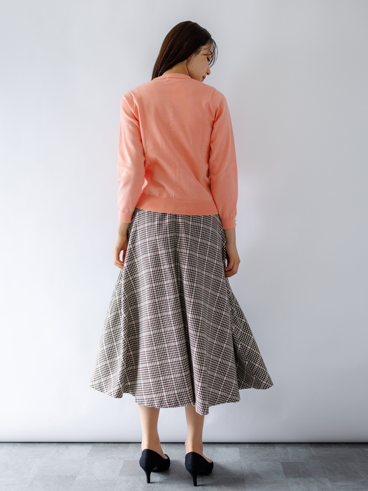 【70％OFF】前立てパール付Vネックニット