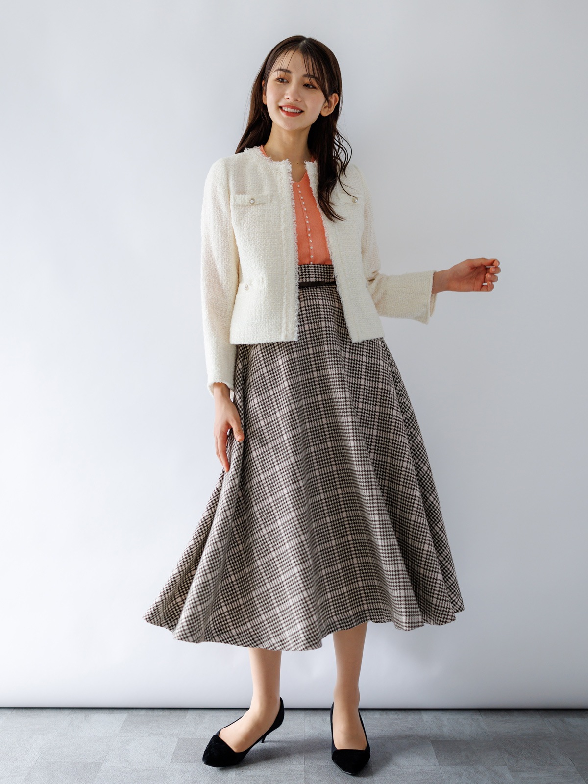 【70％OFF】前立てパール付Vネックニット