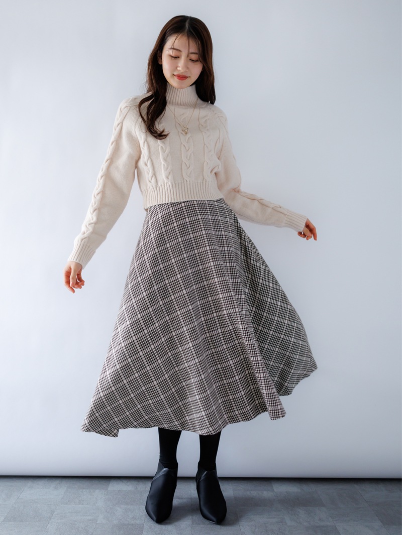 5Gハイネックケーブルショート丈ニット＜アウトレット均一価格＞