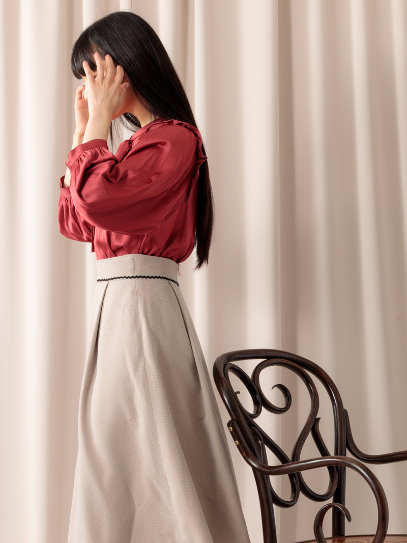 サテンビブディティールビッグスリーブブラウス＜アウトレット均一価格＞