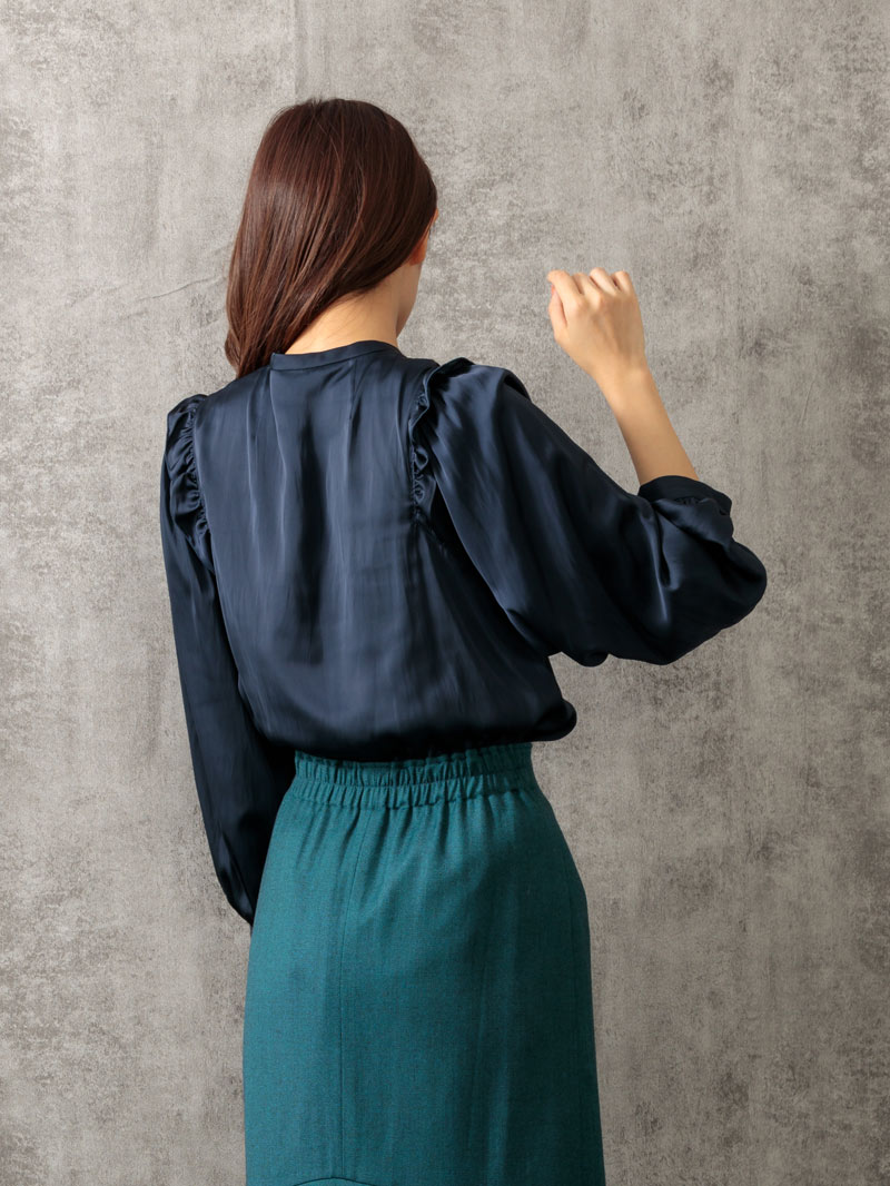サテンビブディティールビッグスリーブブラウス＜アウトレット均一価格＞
