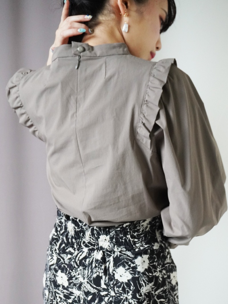 ボディシェルクールブロード衿付きビッグスリーブブラウス＜アウトレット均一価格＞