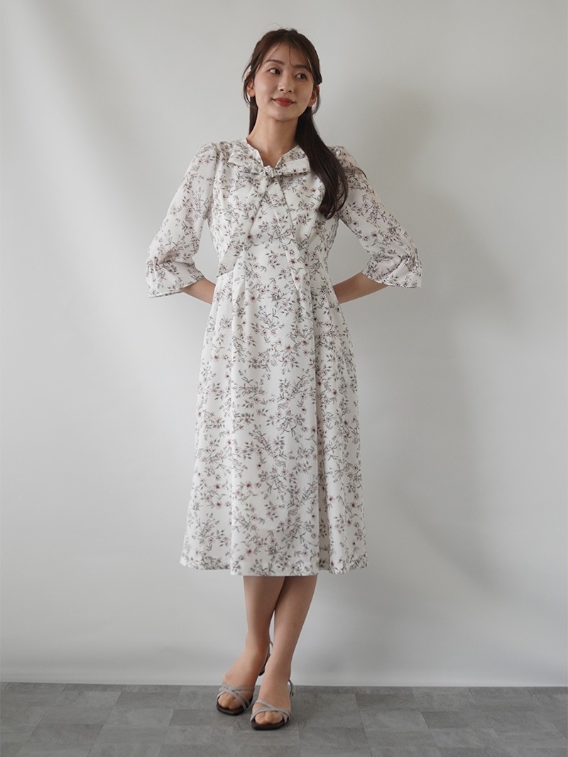 【20%OFF】プリントリボンタイ付ウエストタックワンピース