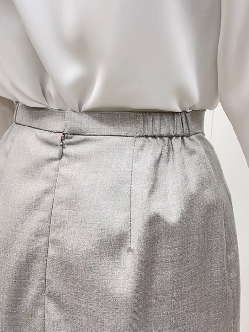 シャークスキンタイトスカート