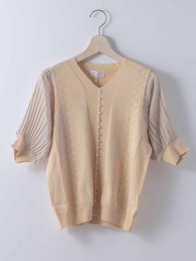 【OUTLET 2500円】袖プリーツ前パール付Vネックニット<10本以下>