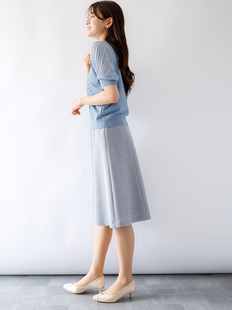 【OUTLET 2500円】袖プリーツ前パール付Vネックニット<10本以下>