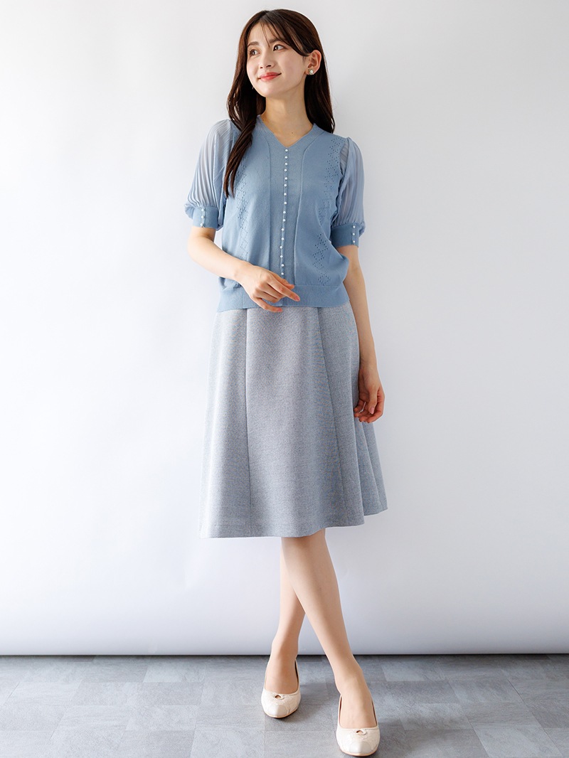 【OUTLET 2500円】袖プリーツ前パール付Vネックニット<10本以下>