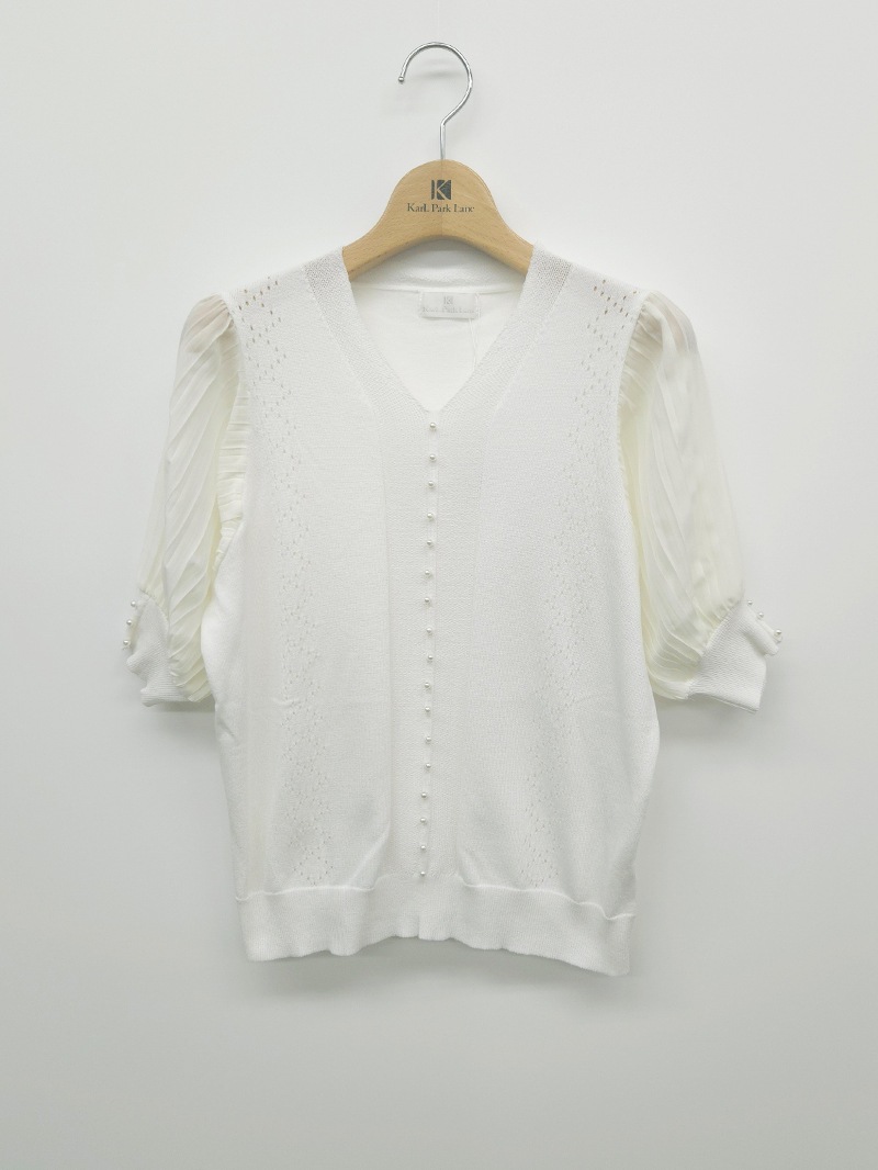 【OUTLET 2500円】袖プリーツ前パール付Vネックニット<10本以下>