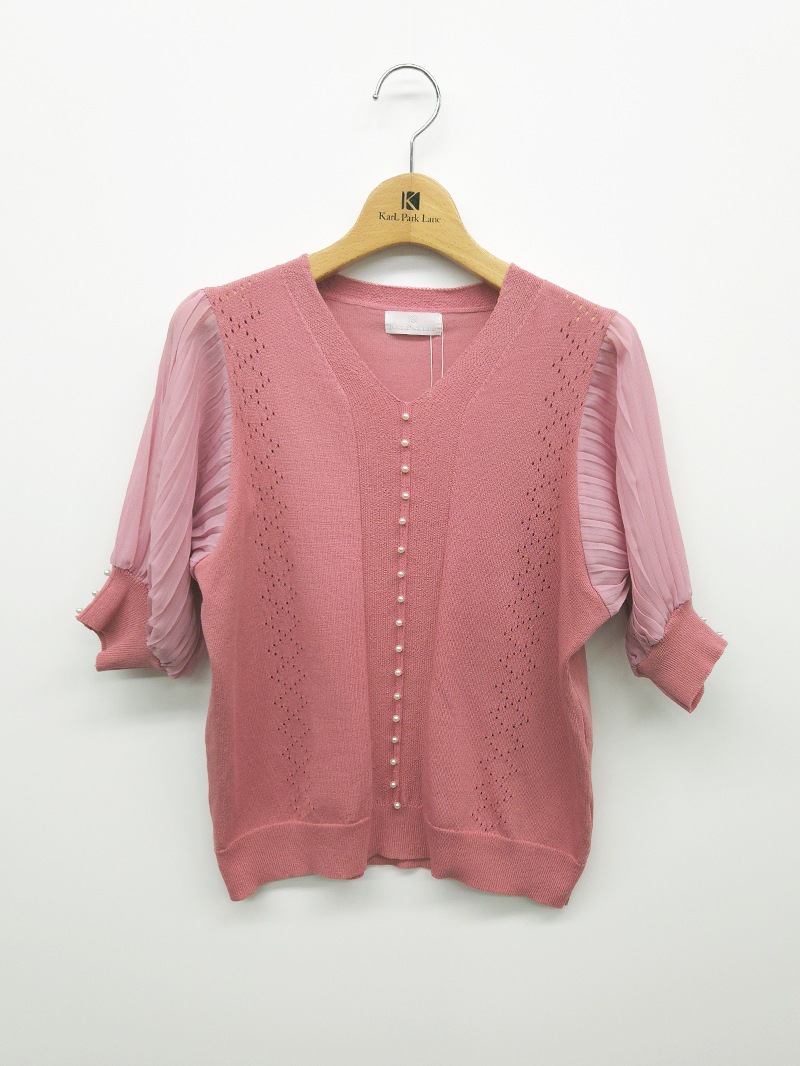 【OUTLET 2500円】袖プリーツ前パール付Vネックニット<10本以下>