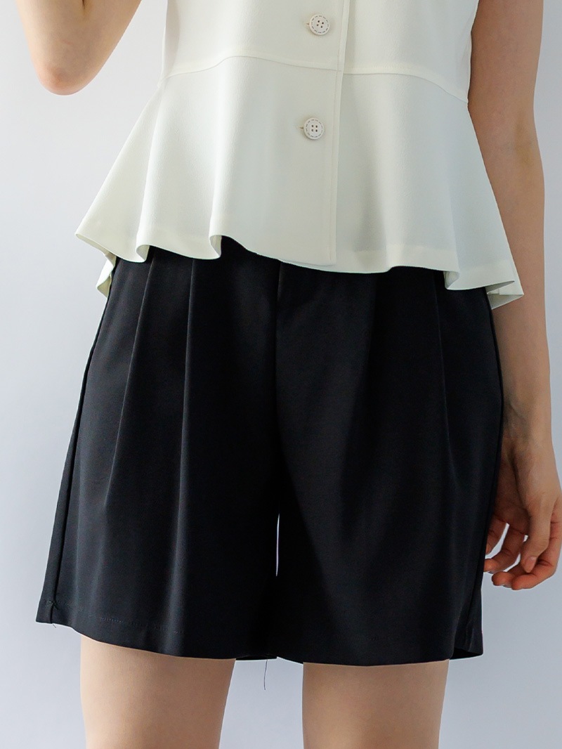 タックショートパンンツ