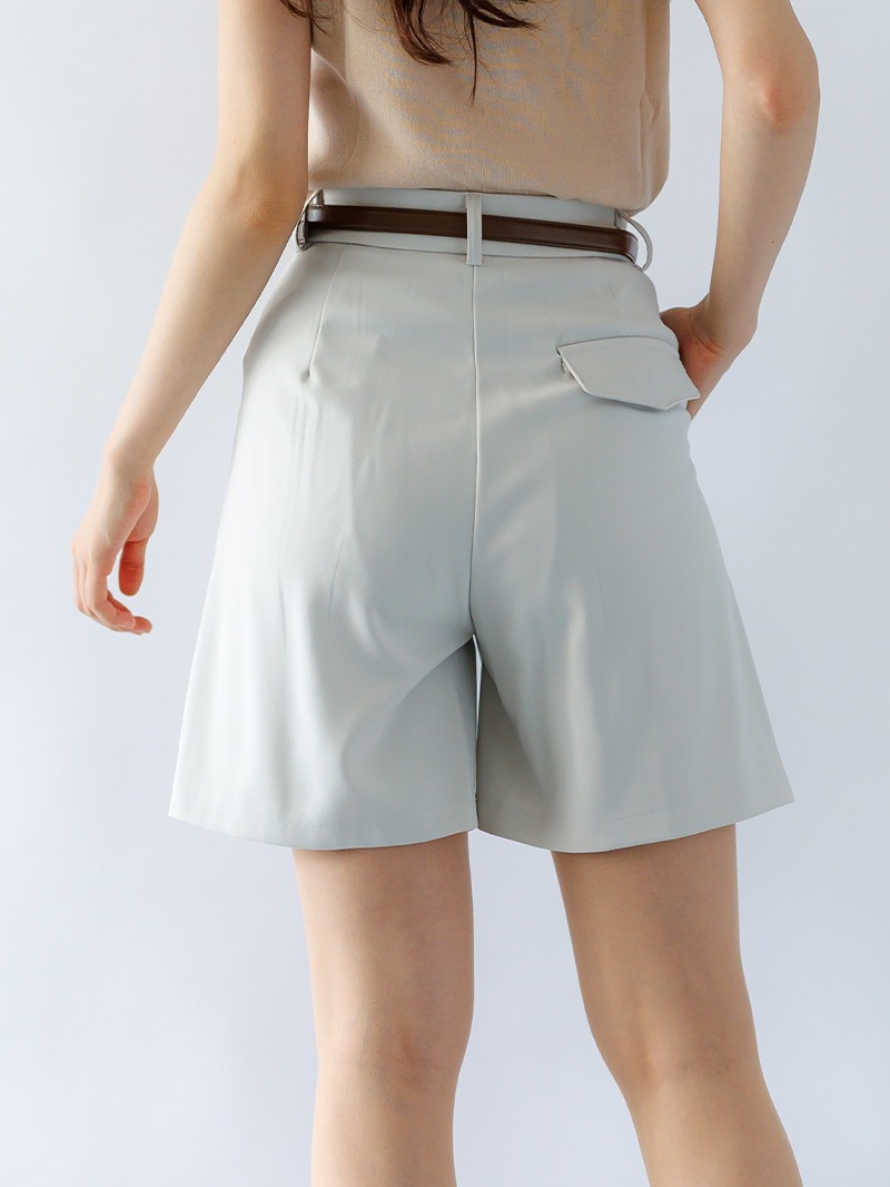 タックショートパンンツ