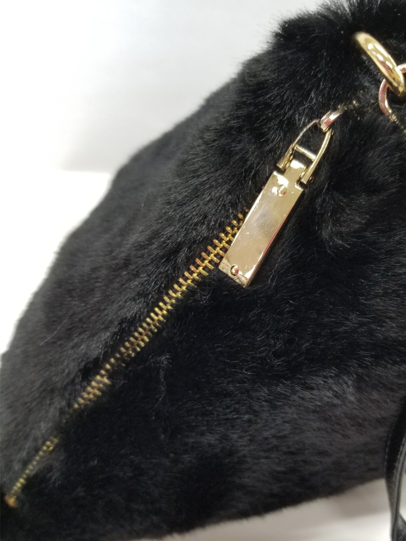 【50%OFF】ﾌｪｲｸﾌｧｰ三角ﾊﾞｯｸﾞ