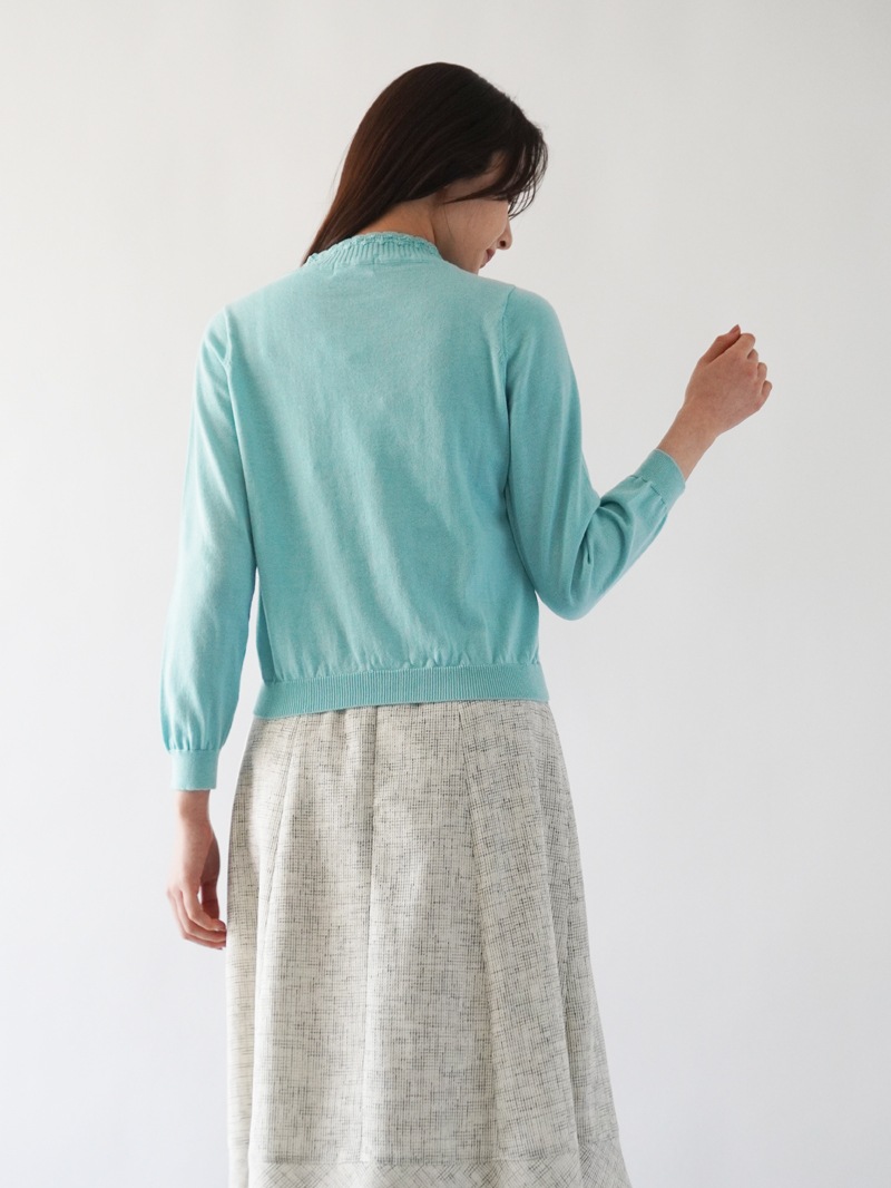 アーガイル柄×パールハイネックニット