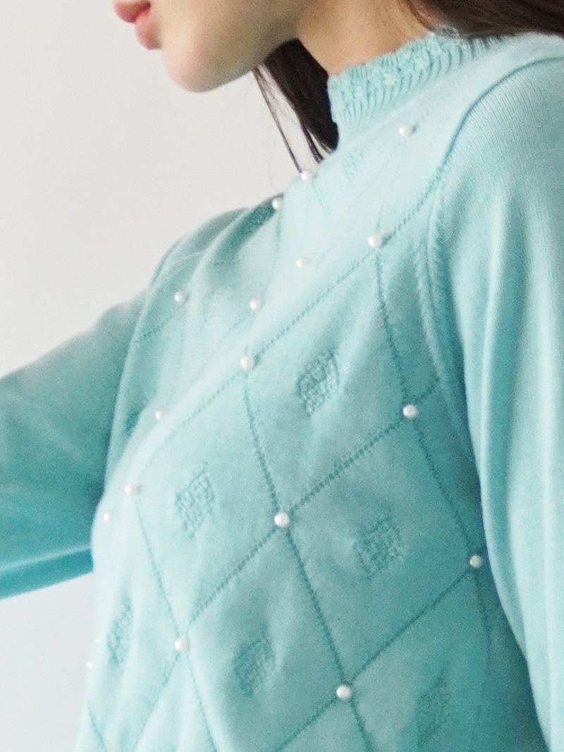 アーガイル柄×パールハイネックニット