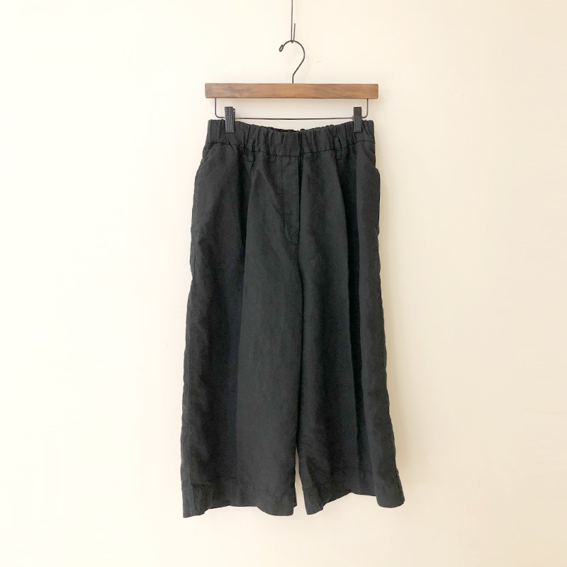 ティグルブロカンテ 40/1高密度リネン wide 8分丈 パンツ black