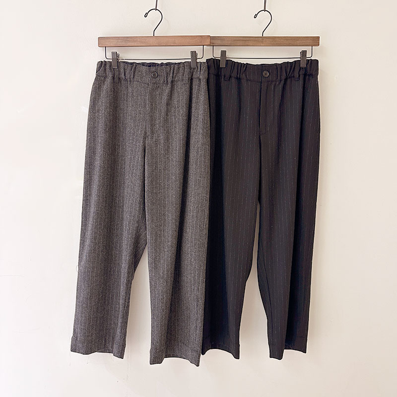 ティグルブロカンテ　ピンストライプウール ミャオテーパードパンツ