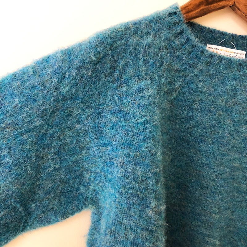 Shetland Woollen Co. Crew Neck Plain unisex Azure | SALE | 3bre サブレ