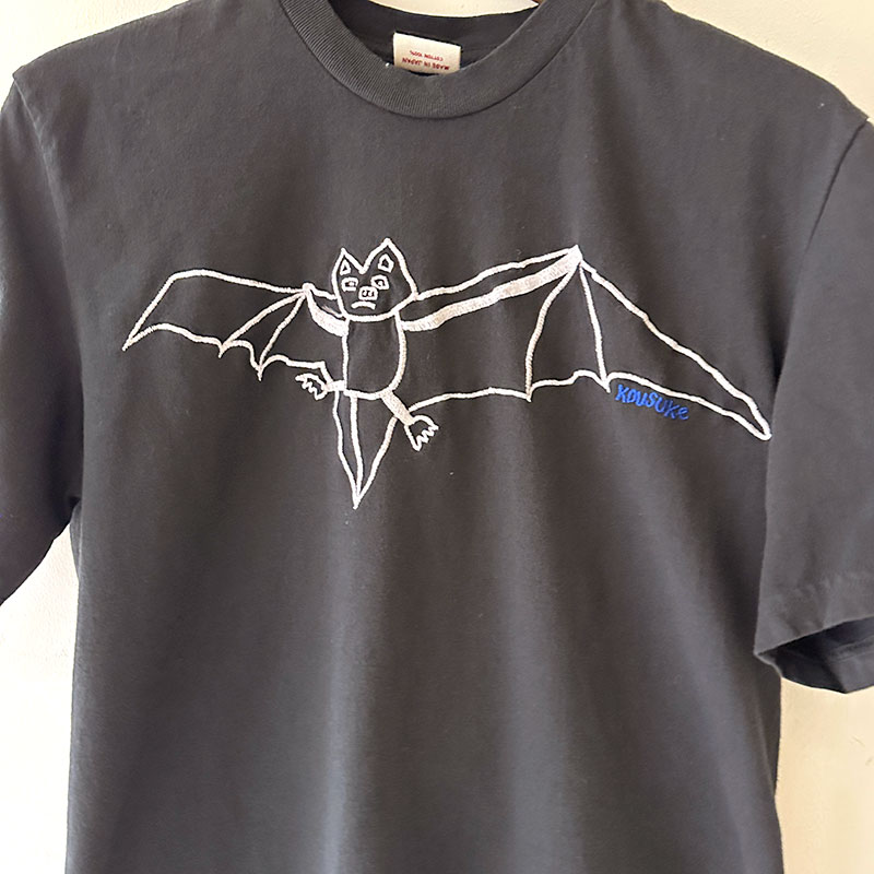 ティグルブロカンテ KOUMORI刺繍Tシャツ unisex