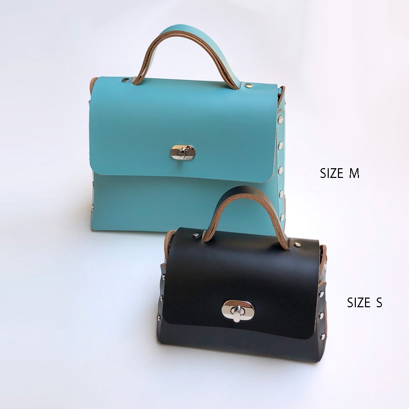 エンダースキーマ assemble hand bag flap S -black-