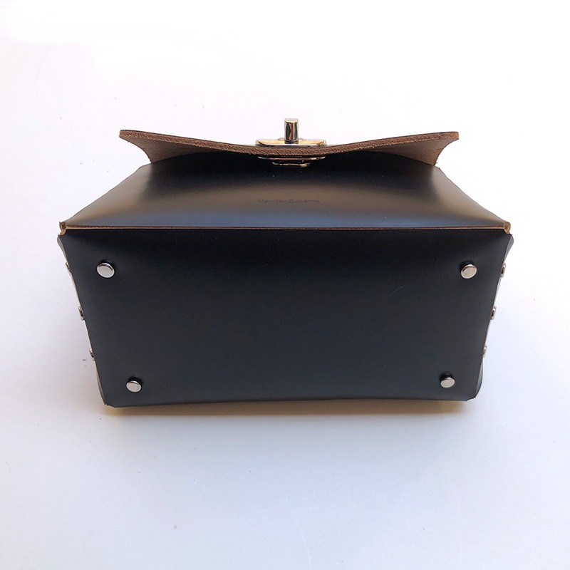 エンダースキーマ assemble hand bag flap S -black-