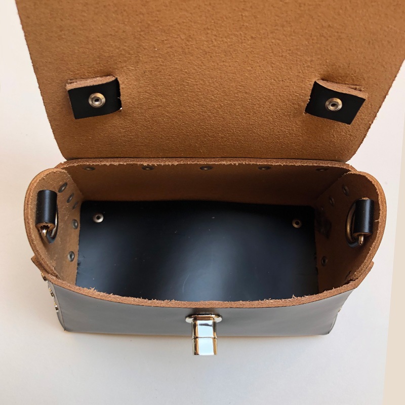 エンダースキーマ　assemble hand bag flap  S -black-