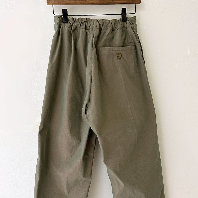 再入荷ティグルブロカンテ バックサテン　ミャオテーパードパンツ