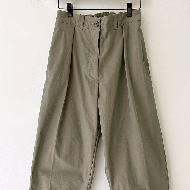 再入荷ティグルブロカンテ バックサテン　ミャオテーパードパンツ